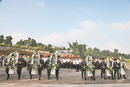 我州举行首个烈士纪念日活动