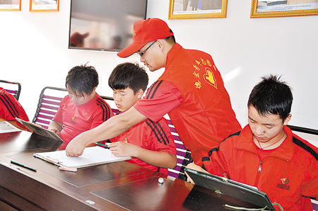 我州推进2014年助残“阳光行动”