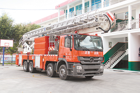 我州首辆42米登高平台消防车瑞丽投入执勤