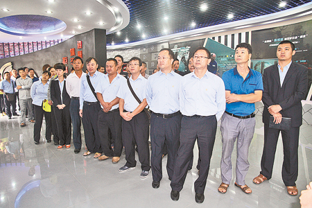 81家非公企业到州反腐倡廉警示教育基地参观学习