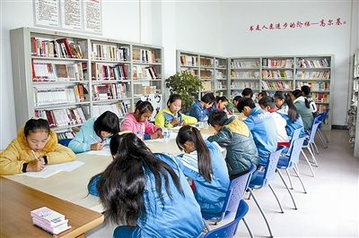 中缅中小学生国门悦读