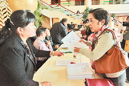 280名政协委员报到