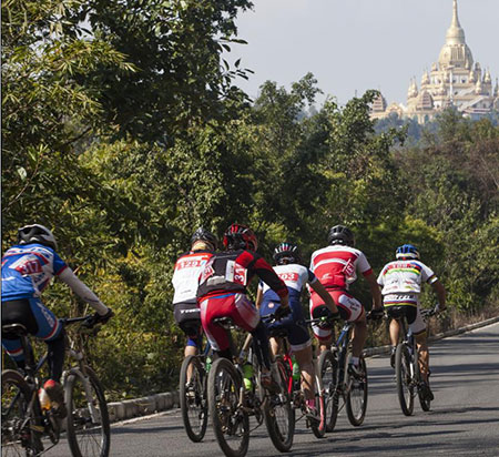 “相聚试验区”自行车邀请赛芒市落幕
