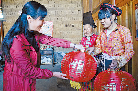 李燕兰深入挂钩点开展春节慰问