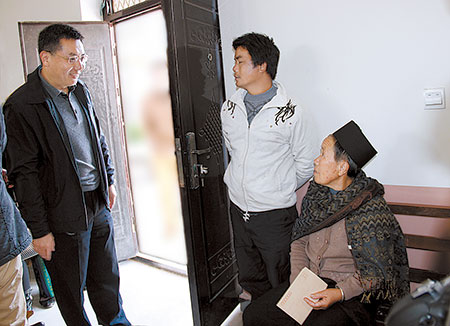 苏洪涛慰问残疾人家庭