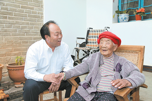 德宏州委州政府第三慰问组赴