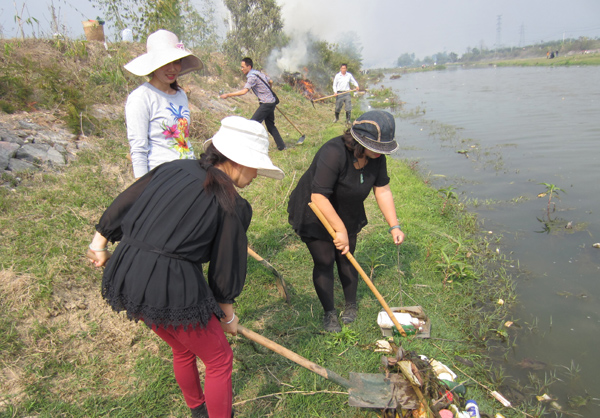 清理河边垃圾1