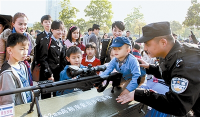 州公安局开展主题警营开放日系列活动