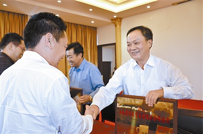 加快实施创新驱动 推动全州科技改革发展