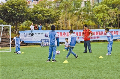 我州有个“五彩德宏”足球俱乐部