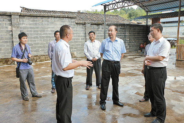 充分发挥“双带”作用--带领