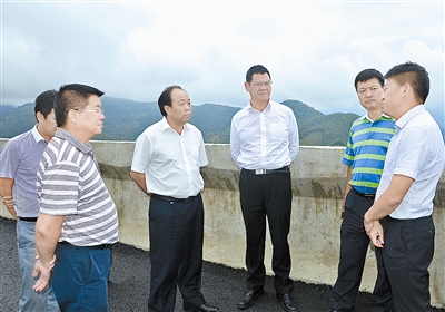 暴雨泥浆走高速