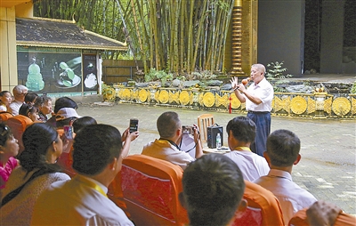 数十名葫芦丝爱好者德宏觅“古歌”