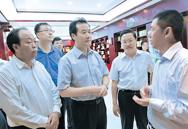 千方百计推动经济社会平稳持