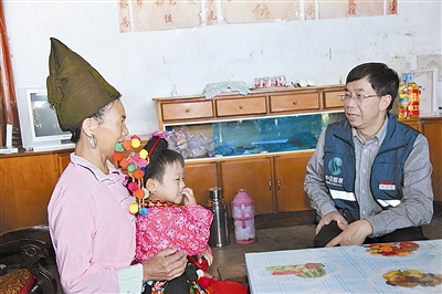 以落实“挂包帮”“转走访”助推阿昌族整乡整族帮扶