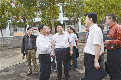 全国人大教科文卫委到德宏调研