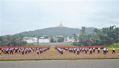 德宏师专举行新生军训结训典礼