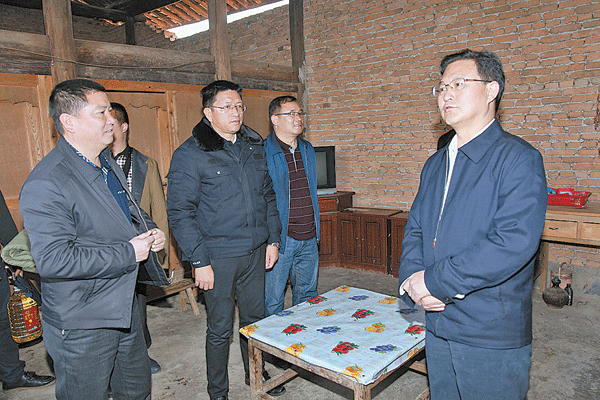 抓基层---打基础---争当脱贫