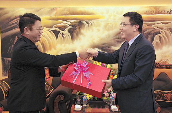 苏洪涛会见缅甸八莫地区行政