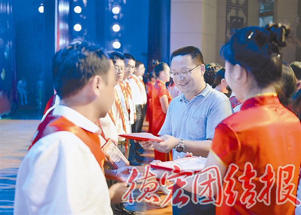 “农信·红烛奖”圆满落幕