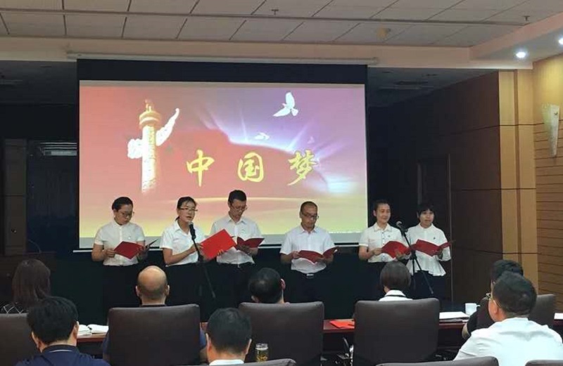 集体诵读《闪耀吧，青春的火光》