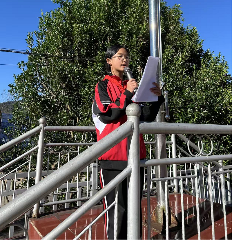 梁河县芒东民族中学2