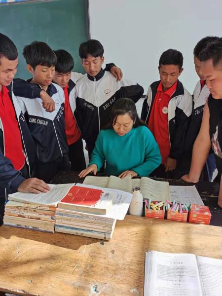 11.李美芬工作照