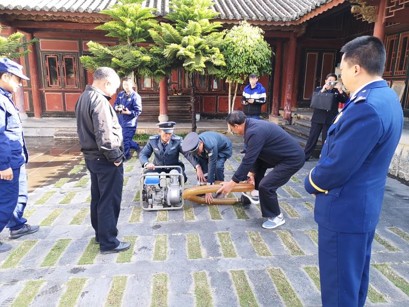 假日旅游安全生产检查照片（检查应急发电机）