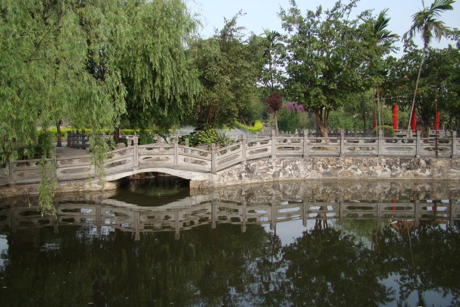 插图1 小桥流水 柳树成荫