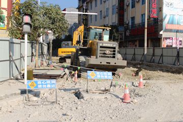 勐底路提升改造施工现场_副本